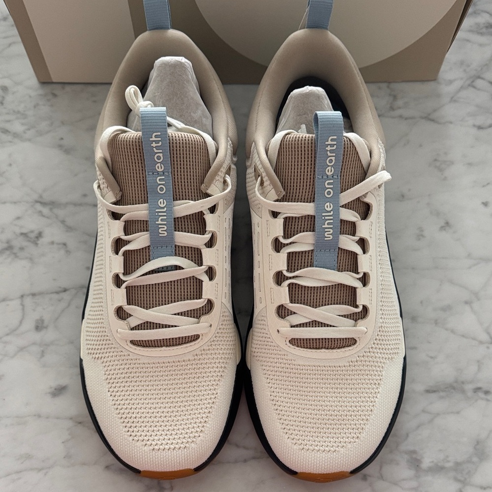 While on Earth Men’s Trainers Sneakers NWT